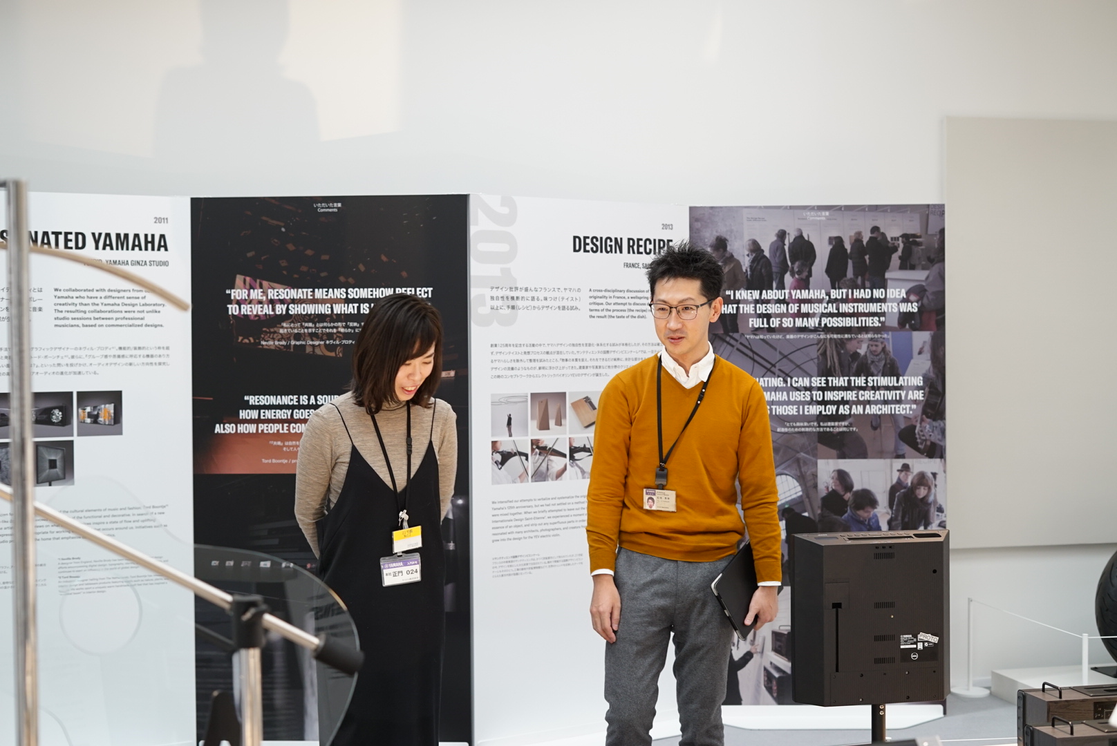『Real Sound Viewing』の開発を振り返る柘植 秀幸さん（右）と空間プランナーの梶村（左）